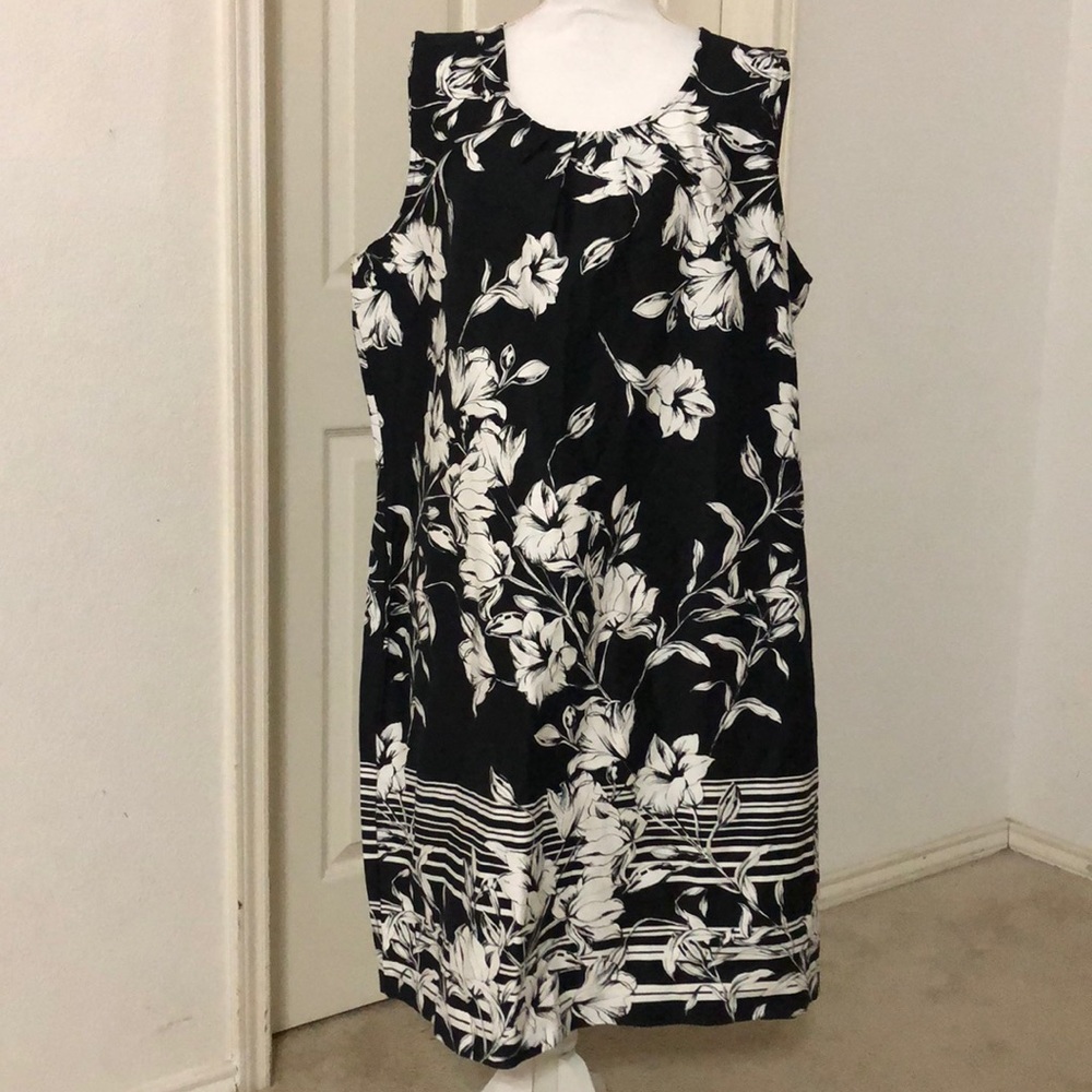 NY Collection Plus Size Printed Sheath Dress - Picture 2 of 5
